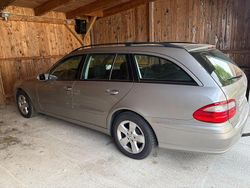 Grau Gebraucht 2005 Mercedes E220 Classic Kombi | 7.400 €