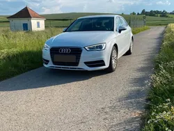 Weiß Gebraucht 2016 Audi A3 Sportback Ambiente Limousine | 9.990 € (Guter Preis)