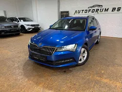 Blau Gebraucht 2022 Skoda Superb Kombi | 22.990 € (Guter Preis)