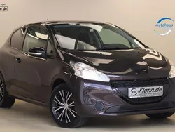 Schwarz Gebraucht 2013 Peugeot 208 Active Kleinwagen | 5.999 € (Etwas zu teuer)