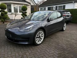 Grau Gebraucht 2022 Tesla Model 3 RWD Limousine | 25.999 € (Guter Preis)