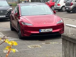 Rot Gebraucht 2024 Tesla Model 3 Performance Limousine | 52.999 €
