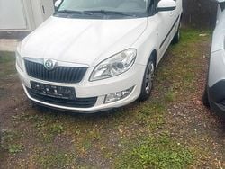Weiß Gebraucht 2010 Skoda Roomster Kombi | 1.800 € (Superpreis)