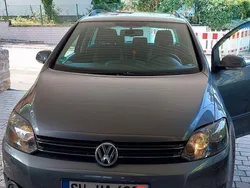 Grau Gebraucht 2014 VW Golf Plus Life Van / Kleinbus | 10.600 € (Fairer Preis)