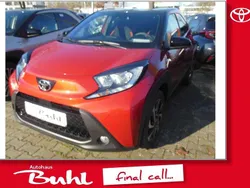 Chili red perleffekt/dach myst Neu 2024 Toyota Aygo Team Kleinwagen | 19.848 €