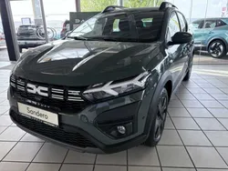 Safarigrüngrau (grau) Neu 2025 Dacia Sandero Expression Kleinwagen | 19.270 € (Etwas zu teuer)