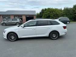 Weiß Gebraucht 2016 Skoda Superb Kombi | 16.980 € (Teuer)