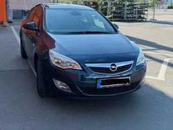 Blau Gebraucht 2011 Opel Astra Design Edition Kleinwagen | 5.200 € (Fairer Preis)