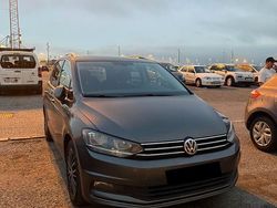 Grau Gebraucht 2018 VW Touran Highline Van / Kleinbus | 18.000 € (Etwas zu teuer)