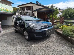 Schwarz Gebraucht 2013 Kia Rio Spirit Limousine | 2.200 € (Fairer Preis)