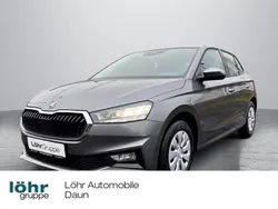 Graphitegrau metallic Gebraucht 2024 Skoda Fabia Tour Limousine | 17.780 € (Guter Preis)
