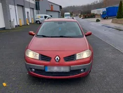 Rot Gebraucht 2006 Renault Mégane II Kombi | 2.000 €