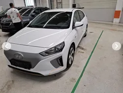 Weiß Gebraucht 2018 Hyundai Ioniq Premium Limousine | 12.960 € (Guter Preis)