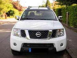Weiß Gebraucht 2013 Nissan Navara Abholung | 16.500 € (Etwas zu teuer)