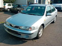 Silber Gebraucht 2000 Nissan Almera Limousine | 1.900 €