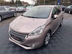 Grau Gebraucht 2012 Peugeot 208 Allure Kleinwagen | 3.990 € (Guter Preis)