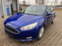 Blau Gebraucht 2015 Ford Focus Limousine | 5.999 €