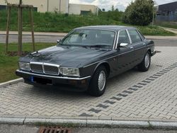 Grau Gebraucht 1991 Jaguar XJ40 Limousine | 16.999 €