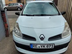 Weiß Gebraucht 2008 Renault Clio II Authentique Limousine | 1.199 € (Fairer Preis)