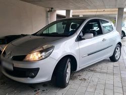 Silber Gebraucht 2008 Renault Clio II Kleinwagen | 2.499 €