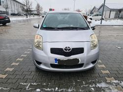 Grau Gebraucht 2005 Toyota Yaris Kleinwagen | 1.600 € (Fairer Preis)