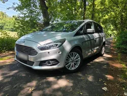 Grau Gebraucht 2019 Ford S-MAX S Van / Kleinbus | 17.900 € (Guter Preis)