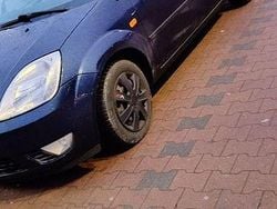 Blau Gebraucht 2003 Ford Fiesta Trend Limousine | 500 € (Superpreis)