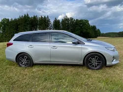 Silber Gebraucht 2015 Toyota Auris Touring Sports Kombi | 12.900 € (Guter Preis)