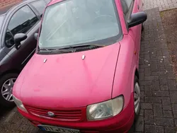 Rot Gebraucht 2002 Daihatsu Cuore Kleinwagen | 200 €