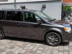 Grau Gebraucht 2017 Dodge Grand Caravan Van / Kleinbus | 14.900 € (Fairer Preis)