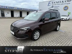 Rot Gebraucht 2024 Mercedes T180 Progressive Van / Kleinbus | 27.890 € (Fairer Preis)