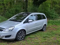 Silber Gebraucht 2010 Opel Zafira Innovation Van / Kleinbus | 3.700 € (Fairer Preis)