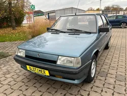 Blau Gebraucht 1988 Renault R9 Limousine | 4.999 €