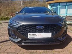 Grau Gebraucht 2024 Ford Focus ST-Line Limousine | 18.990 € (Superpreis)