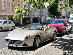 Gold Gebraucht 2016 Ferrari California Cabrio | 155.000 € (Etwas zu teuer)