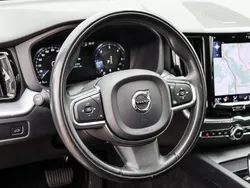 Weiß Gebraucht 2021 Volvo XC60 Momentum SUV | 36.540 € (Fairer Preis)