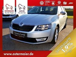 Silber metallic Gebraucht 2016 Skoda Octavia Ambition Kombi | 18.280 €