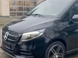 Schwarz Gebraucht 2024 Mercedes V300 Avantgarde Van / Kleinbus | 68.900 € (Fairer Preis)