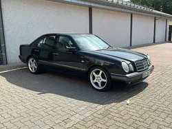 Schwarz Gebraucht 1999 Mercedes 220 Elegance Limousine | 4.999 €