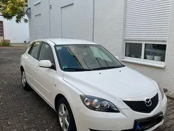 Weiß Gebraucht 2005 Mazda 3 Active Limousine | 2.750 € (Etwas zu teuer)