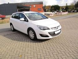 Weiß Gebraucht 2012 Opel Astra Edition Kombi | 3.950 € (Fairer Preis)
