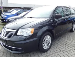 Schwarz Gebraucht 2014 Lancia Voyager Van / Kleinbus | 6.980 € (Superpreis)