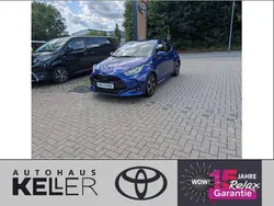 Blau Neu 2025 Toyota Yaris Hybrid Limousine | 27.960 € (Etwas zu teuer)