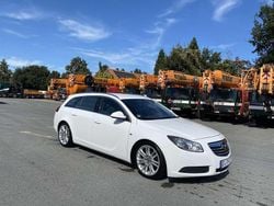 Weiß Gebraucht 2010 Opel Insignia Sport Kombi | 6.700 € (Etwas zu teuer)