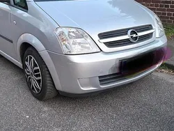 Grau Gebraucht 2004 Opel Meriva Van / Kleinbus | 2.300 € (Fairer Preis)