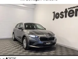 Graphitegrau metallic Gebraucht 2024 Skoda Scala Essence Kleinwagen | 21.390 € (Fairer Preis)