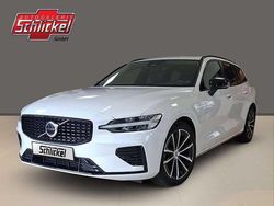 Crystal white pearl / metallic Gebraucht 2022 Volvo V60 Plus Kombi | 29.550 € (Guter Preis)