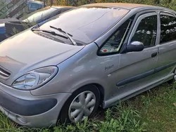 Silber Gebraucht 2001 Citroën Xsara Picasso Van / Kleinbus | 1.075 €