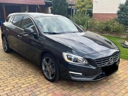Grau Gebraucht 2014 Volvo V60 Momentum Kombi | 10.000 € (Guter Preis)