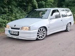Weiß Gebraucht 1990 Opel Kadett Kombi | 2.750 €
